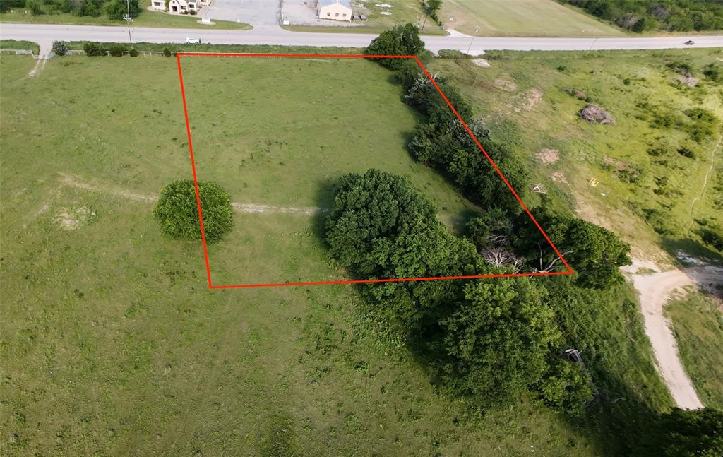Rare opportunity to acquire a ±3.19-acre commercial tract located within the city limits of Sherman, Texas, along the rapidly expanding Highway 82 and FM 1417 (N Heritage Parkway) corridor. Zoned C-2, the property allows for a wide range of uses, including retail and office. Positioned just minutes from the intersection of Highway 82 and FM 1417, the site benefits from immediate proximity to Heritage Ranch, a 440-acre master-planned mixed-use development that is actively transforming the area with new residential, retail, and entertainment components.