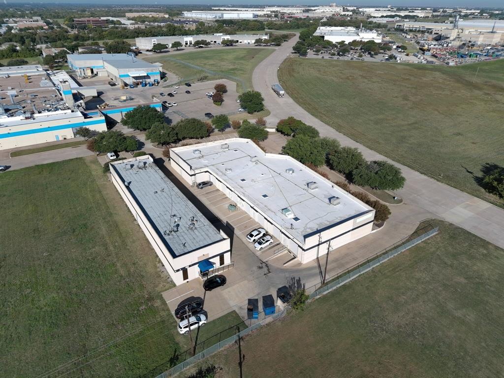 The building is 100% occupied. Tenant is willing to vacate or sublease if the buyer is owner-occupant. Flex space would be efficient for investor owner or owner occupant needing Wharehouse and office space. NNN leases in place. Rent Rolls and pro forma are available upon request. Located within minutes of 35 with easy access for trucks and equipment. Centrally located near multiple distribution centers for national retailers.Ideal NNN investment. Easy access to State Highway 67, Interstate 35E, and Interstate 20. Current loan may be assumed for a qualified buyer.