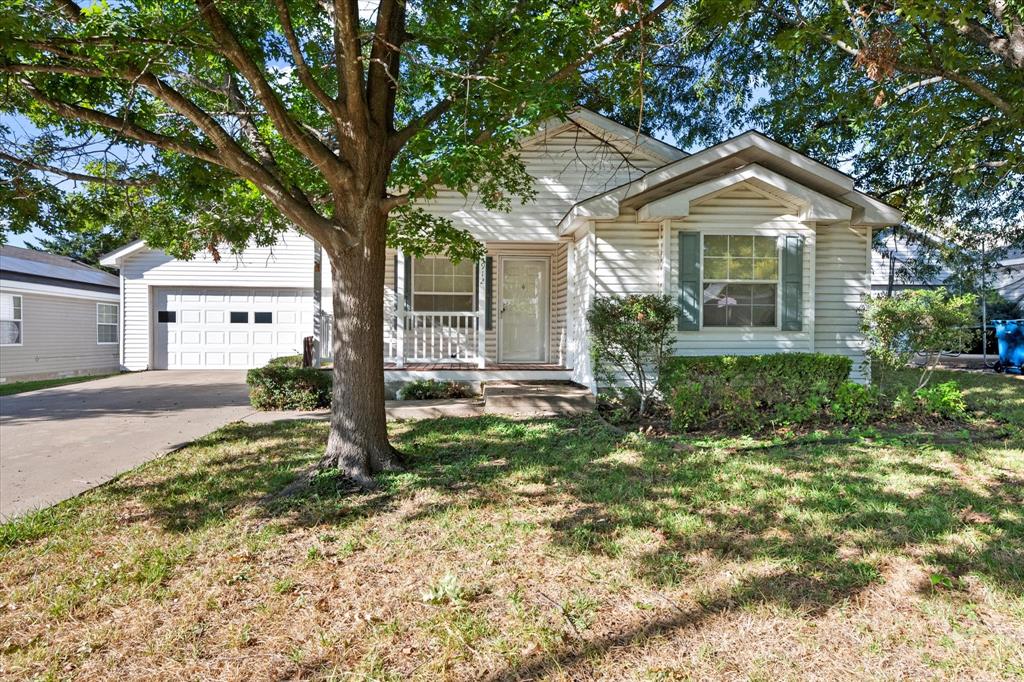 Super cute 3 bedroom 2 bath home in a quiet neighborhood.  This property is great for a growing family.  Call today for more information.