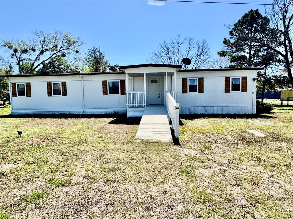 FRESHLY PAINTED!! Prime visibility and endless potential on Hwy 80 in Terrell! Located at 8920 E US Highway 80, this .75-acre corner lot offers valuable highway frontage in a rapidly growing corridor—ideal for homestead, a future commercial site, investment hold, or business location.
Enjoy quick access to Terrell, Forney, and the expanding Hwy 80 growth path, with Forney’s booming development, local boutiques and eateries, plus major retailers including HEB, Home Depot, Target, and more. Convenient proximity to I-20 and an easy commute to Dallas makes this location even more attractive for long-term upside.

High traffic exposure; corner positioning; growth nearby—don’t miss this opportunity to secure acreage in one of East Texas’ most active corridors.