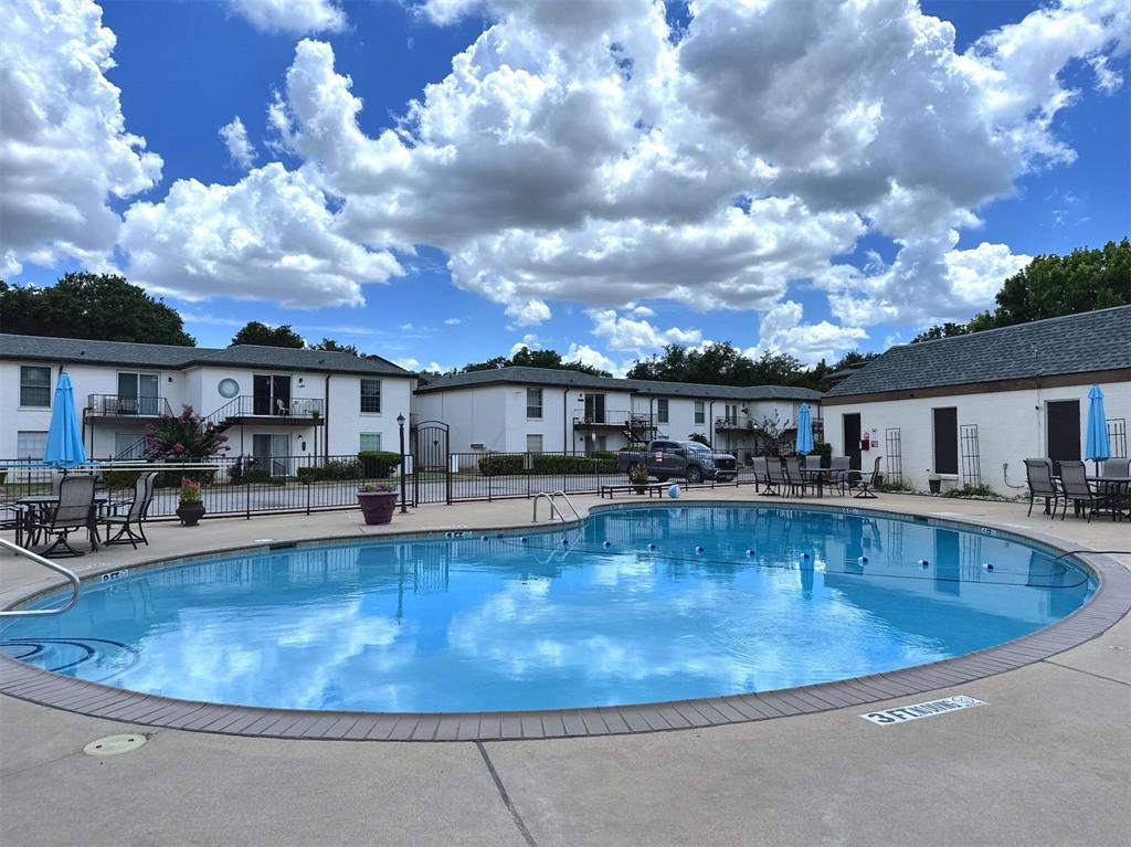 Ridglea Estate Condo - Residential