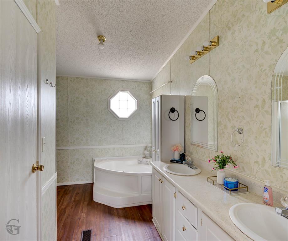 Woolworth Oaks - Residential