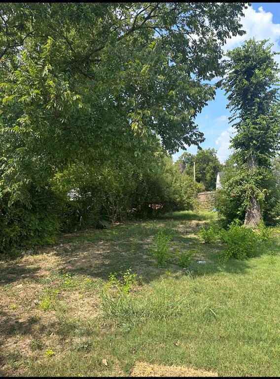 Prime Lot for Sale in Historic Downtown Waxahachie!

Don't miss this rare opportunity to own a piece of land in the heart of downtown Waxahachie, TX! This build-ready lot offers endless potential.

Located within walking distance of Waxahachie’s vibrant shops, restaurants, and cultural attractions, this property sits in a thriving area known for its rich history and small-town charm.
With excellent visibility, foot traffic, and easy access to Hwy 287 and I-35E, this is the perfect spot for your next investment or personal project.