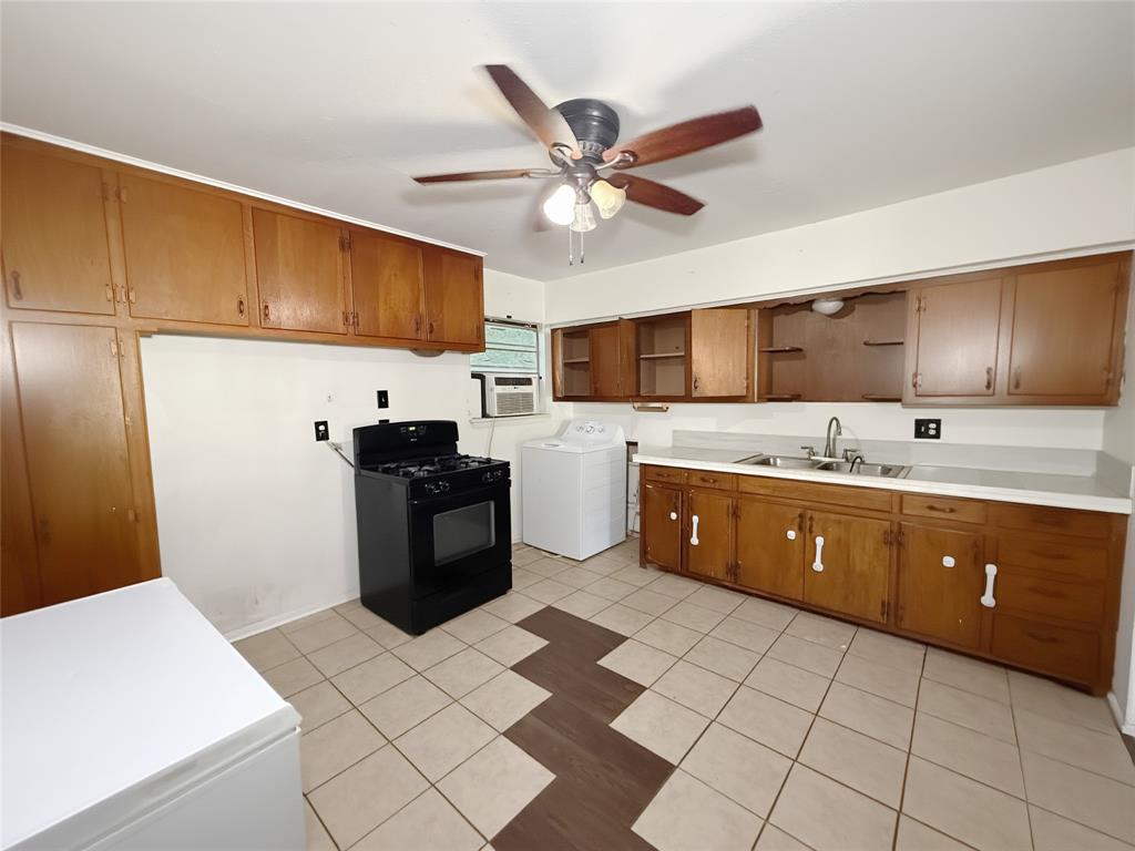 LAYNES WOODED ACRES ADDN - Residential