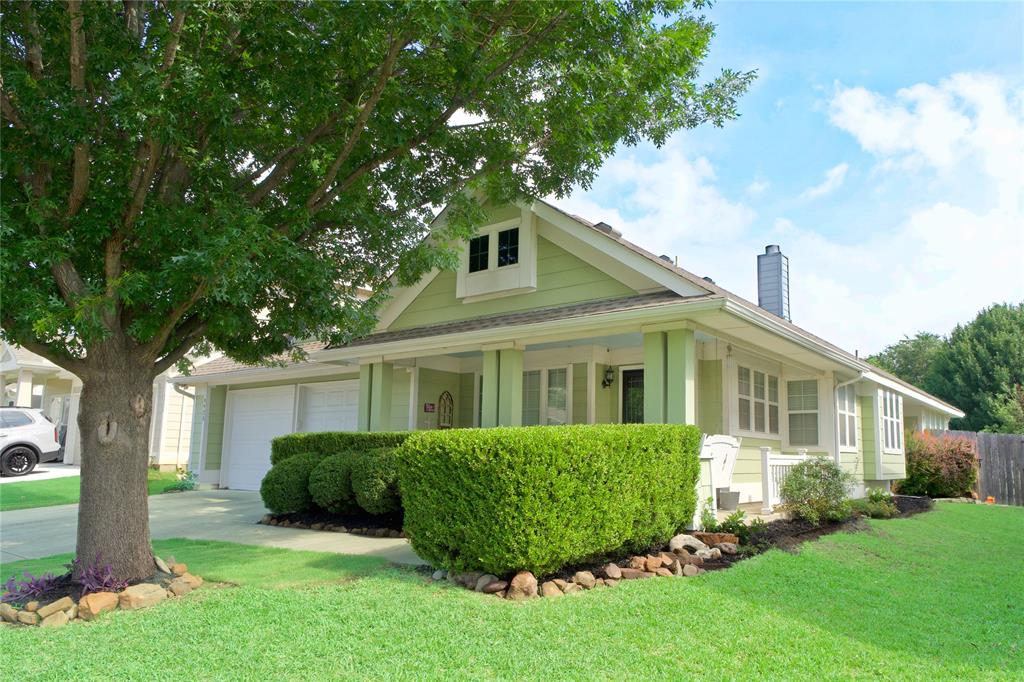 Welcome to this beautifully maintained single-story home in the desirable Winsor Meadows at Westridge community and highly acclaimed Frisco ISD. Offering 3 bedrooms, 2 bathrooms, and 1,895 square feet of thoughtfully designed living space, this home combines comfort, functionality, and an exceptional location.
Step inside to discover a spacious open-concept floor plan featuring generous living and dining areas, perfect for everyday living and entertaining. The well-appointed kitchen overlooks the main living space, creating a warm and inviting atmosphere for family and guests alike.
The private primary suite provides a relaxing retreat with an ensuite bath, while two additional bedrooms offer flexibility for family members, guests, or a home office. Large windows throughout the home fill the interior with natural light.
Outside, you'll appreciate the attractive curb appeal, mature landscaping, and welcoming front porch that adds charm and character. Conveniently located near shopping, dining, parks, golf courses, and major commuter routes, this home places you in the heart of everything McKinney, Frisco, and Prosper have to offer.
The HOA includes use of the pool, common area, playgroud, park, and fishing pond!
Don't miss this opportunity to own a move-in ready home in one of the area's most sought-after neighborhoods.