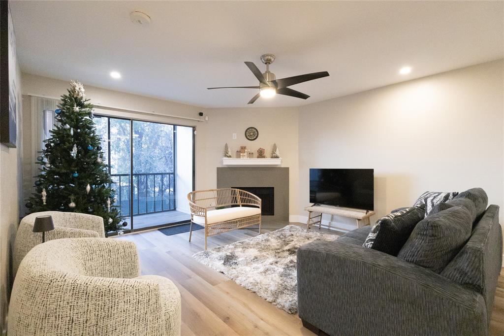 Cambridge Condo Ph 01 03 - Residential