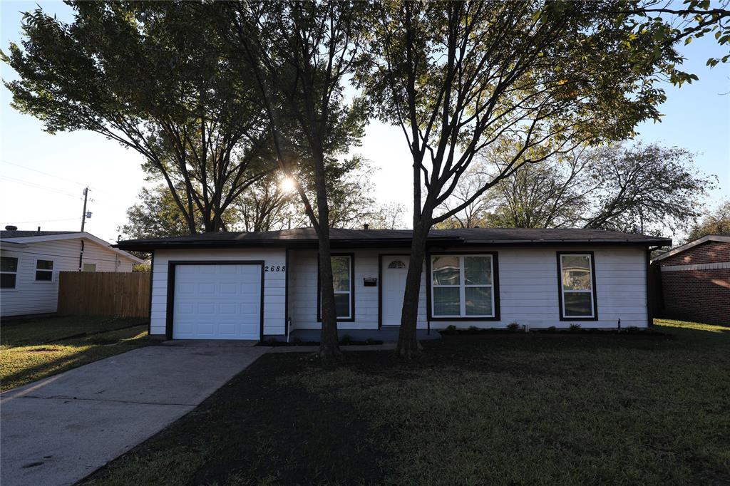 Adorable 3 bedroom  1 bath 1 car garage. Beautiful laminate flooring and large windows allow for ample natural sunlight throughout. Kitchen offers white cabinets, double sink and stainless steel appliances. Large fenced in backyard would be perfect for kids and pets to play. A must see! Half off admin fee if moved in by January 31, 2024.