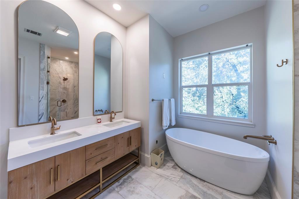 Emerald Sound At Lake Lewisville - Residential