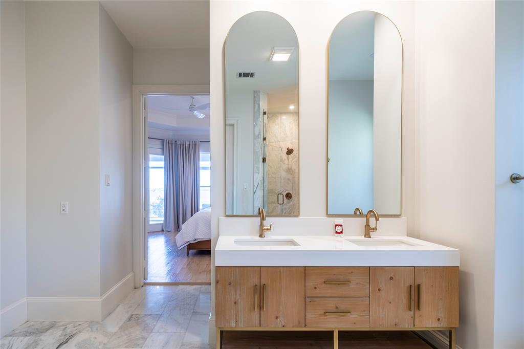 Emerald Sound At Lake Lewisville - Residential