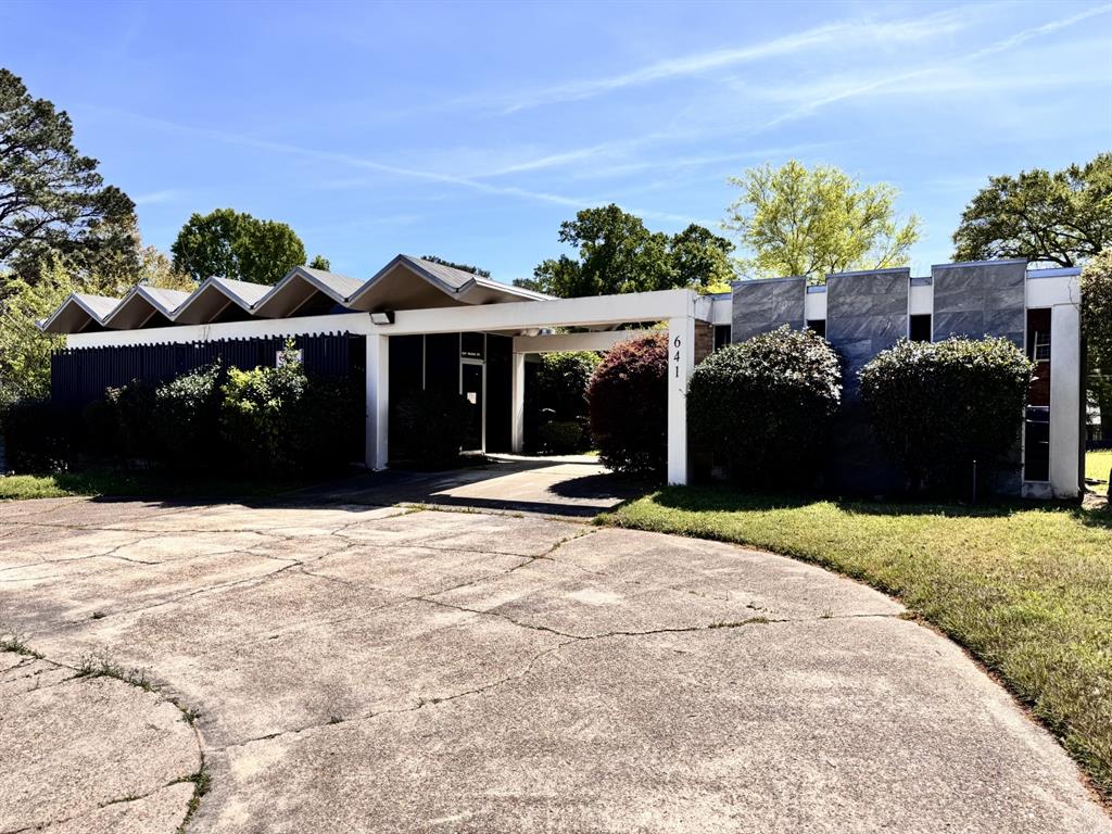 3,630 SF medical office building available for sale or lease, featuring 12 offices or exam rooms, 2 separate waiting rooms & reception areas - ideal for two medical users, men and women's restrooms, kitchenette and breakroom. The courtyard in the center of the building offers plenty of natural light. 20 paved concrete parking spaces located on the south and east side of the building.

Total land size is .84 acres, office building and parking sits on .42 acres, with an additional .42 acre vacant lot adjoining to the west included in the sale. The office building is zoned C-1 (Neighborhood Commercial District), and the vacant lot is zoned R-3.
