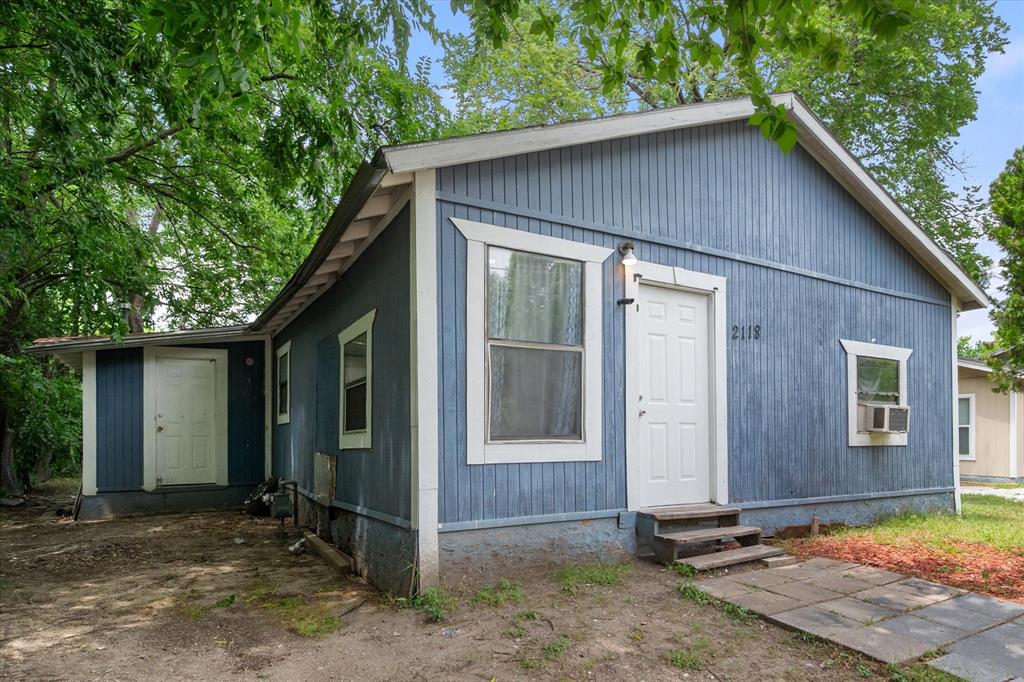 Nestled in the heart of Corsicana, this charming 2-bedroom, 1-bath home offers 936 square feet of opportunity and potential. Whether you're searching for the perfect starter home or your next investment property, this home is full of possibilities. With just a little TLC, you can truly make it your own while adding value along the way. Outside, you’ll find a storage shed in the backyard for extra space and convenience, along with a few mature trees that provide shade and character to the property. Affordable, inviting, and full of potential—this is a great chance to create something special!