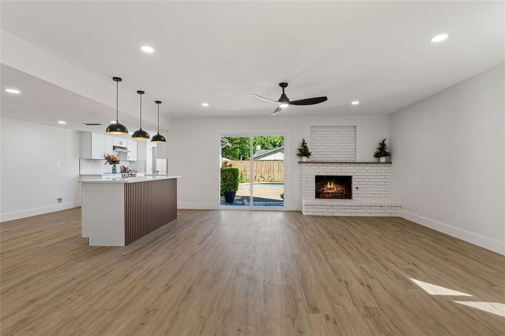 White Rock Village 01 - Residential