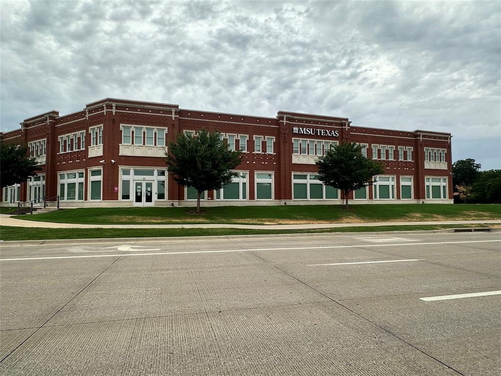 Great investment opportunity Class A office building, guaranteed by the State of Texas.  100 leased to Midwestern University, a 100 year old University and subsidiary of Texas Tech University.   This building was a build to suit for the University and the University put over 1.2 million in upgrades at their expense.  Fully improved reinforced concrete parking with 102 spaces.  Steel frame, all masonry exterior.  Property is being offere at a 7 CAP.