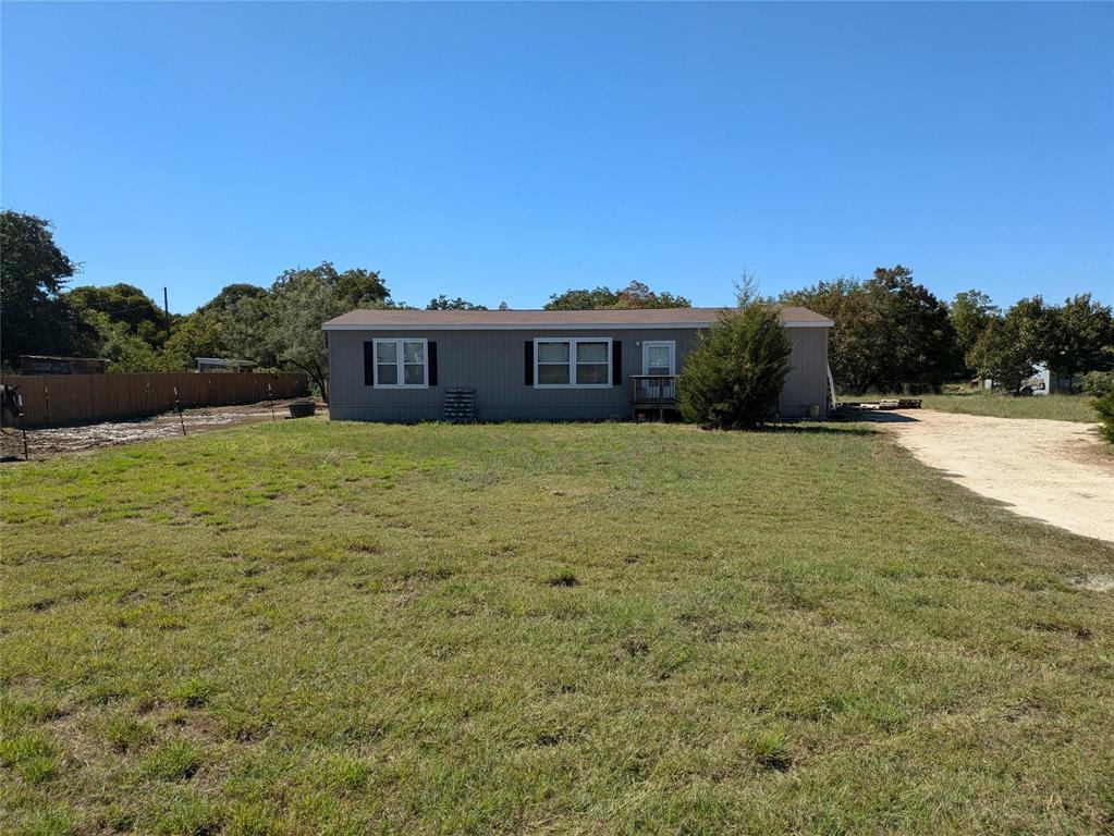 Nice doublewide on almost 1 acre of land in Clyde.