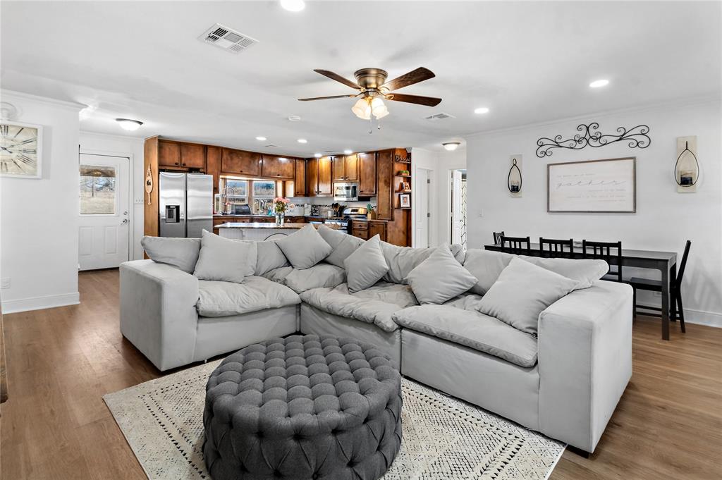 J L Chavert-East Lake Limestone - Residential