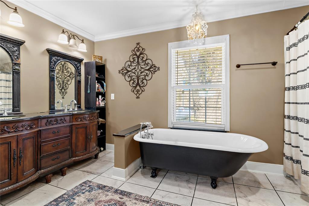 J L Chavert-East Lake Limestone - Residential