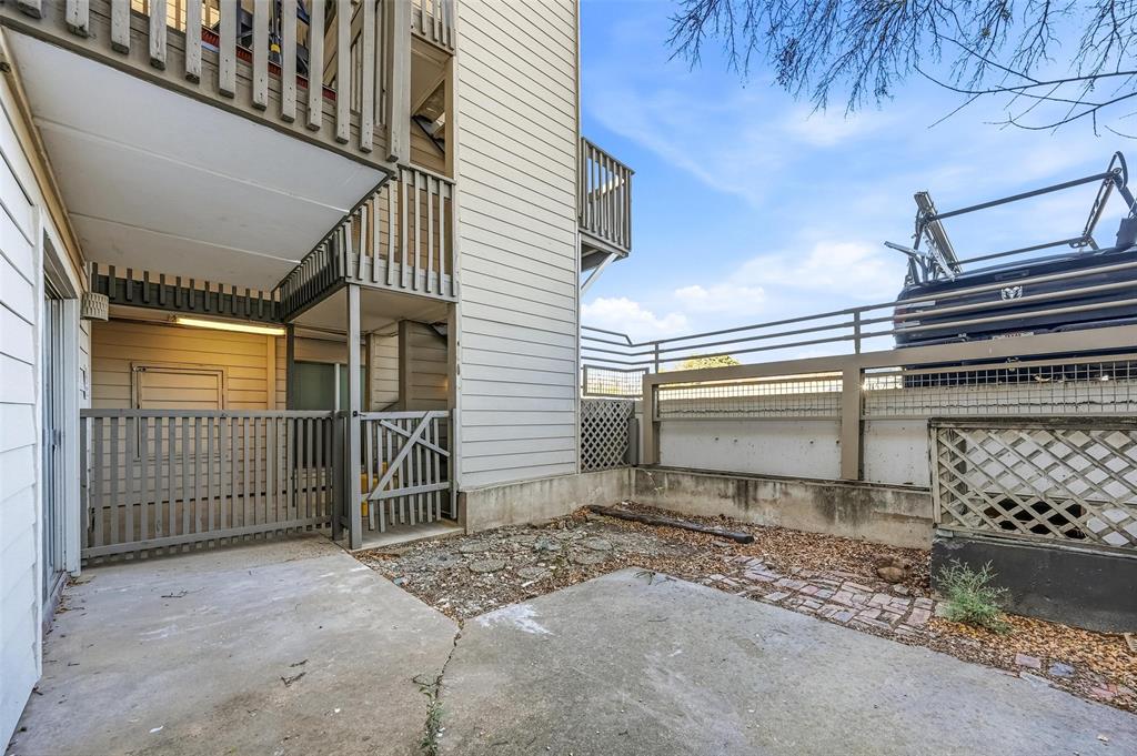 River Oaks Condos - Residential