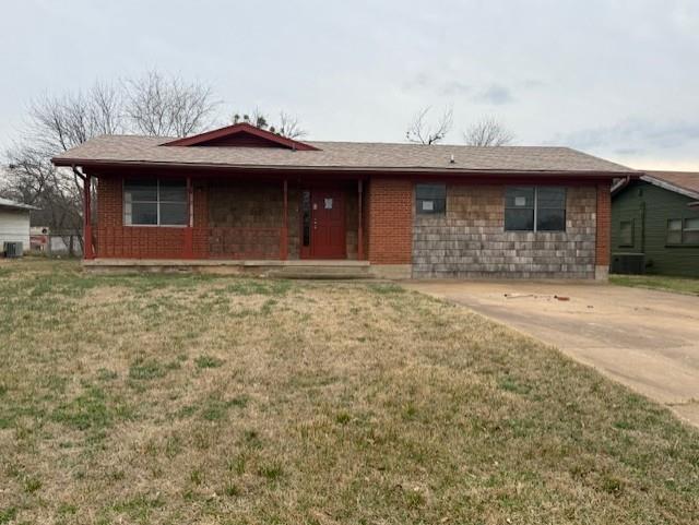 Quiet small town living in Breckenridge, TX!  This cute as can be traditional cottage style home features three bedrooms, one and half baths, spacious country kitchen with island opening to a generous living area, large, covered porch-patio overlooks a spacious backyard.  To be sold strictly as-is-bring your decorating ideas, schedule your private showing and make this your dream home or rental investment today!