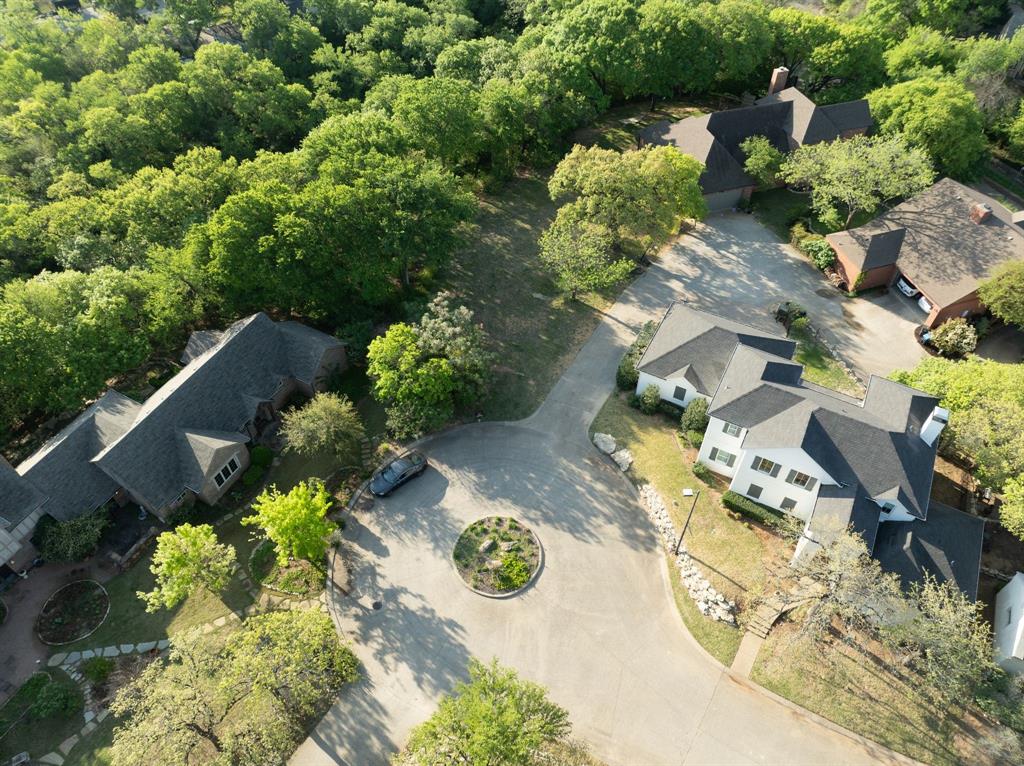 This prime lot in a newer urban gated community offers a peaceful retreat while being conveniently close to downtown, I30, I35W, and the Airport Freeway. Nestled in a quiet location, you'll enjoy the soothing sounds of birds and the privacy provided by abundant backyard tree cover. Ready for immediate development, the lot has utilities in place and is set for tap tie-ins. Additionally, a complete set of house plans by renowned Fort Worth architect Mike Barnes is included, making this an exceptional opportunity to build your dream home.