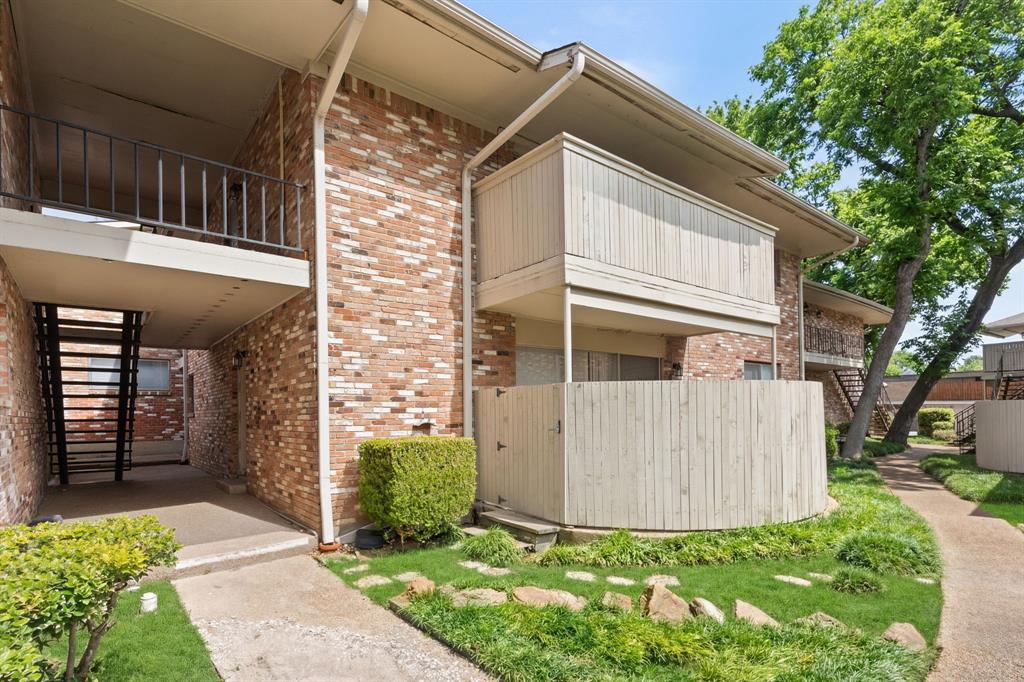 Royal Oaks Condo - Residential