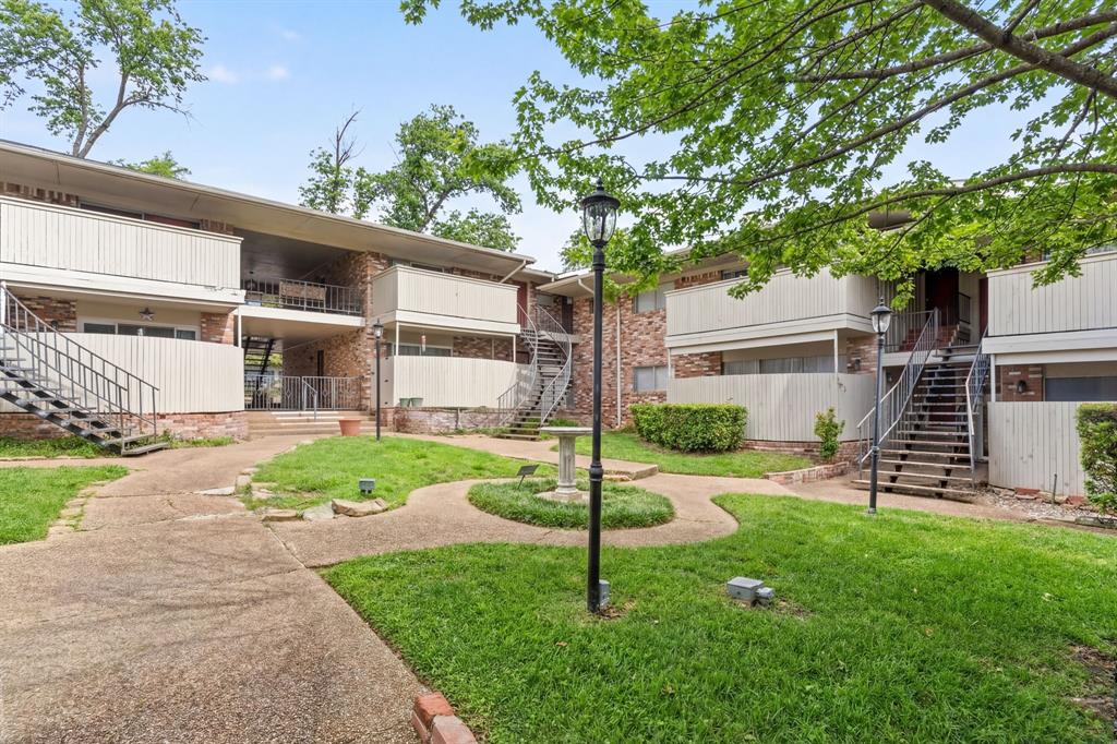 Royal Oaks Condo - Residential