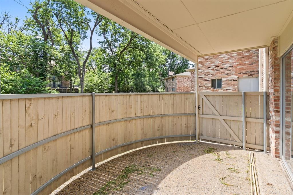 Royal Oaks Condo - Residential