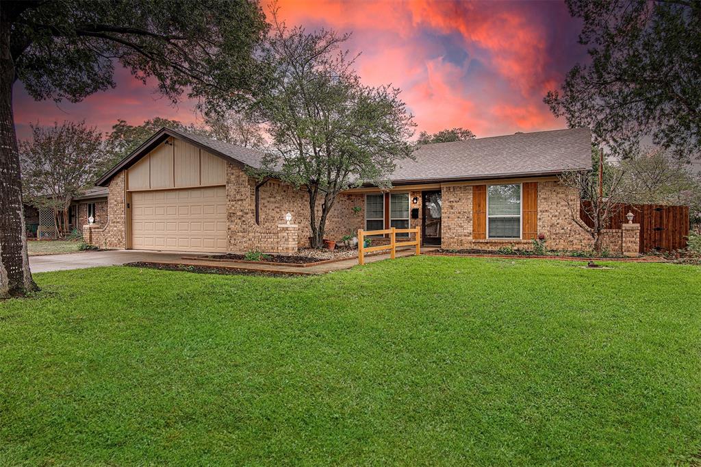 Super cute 3 bedroom, 2 bath house in Edgecliff Village ready for a new family to call home! Located in a quaint neighborhood, with easy access to I-20, commuting to work can be a breeze. 2100 Chelsea Dr. has been well cared for and it's easy to see the love that has embraced this home. On the market just in time for the holidays, what better gift than a house to start your family traditions in. A beautiful new wood fence enlcoses the backyard, where you can enjoy grilling on the deck. Updated windows help to keep energy costs lower, while the skylights allow the beautiful natural light to brighten the living space. Some photos have been virtually staged to show the full potential of what this home has to offer. Don't miss out on this one. Schedule your showing today! Working washer and dryer stay with the home.