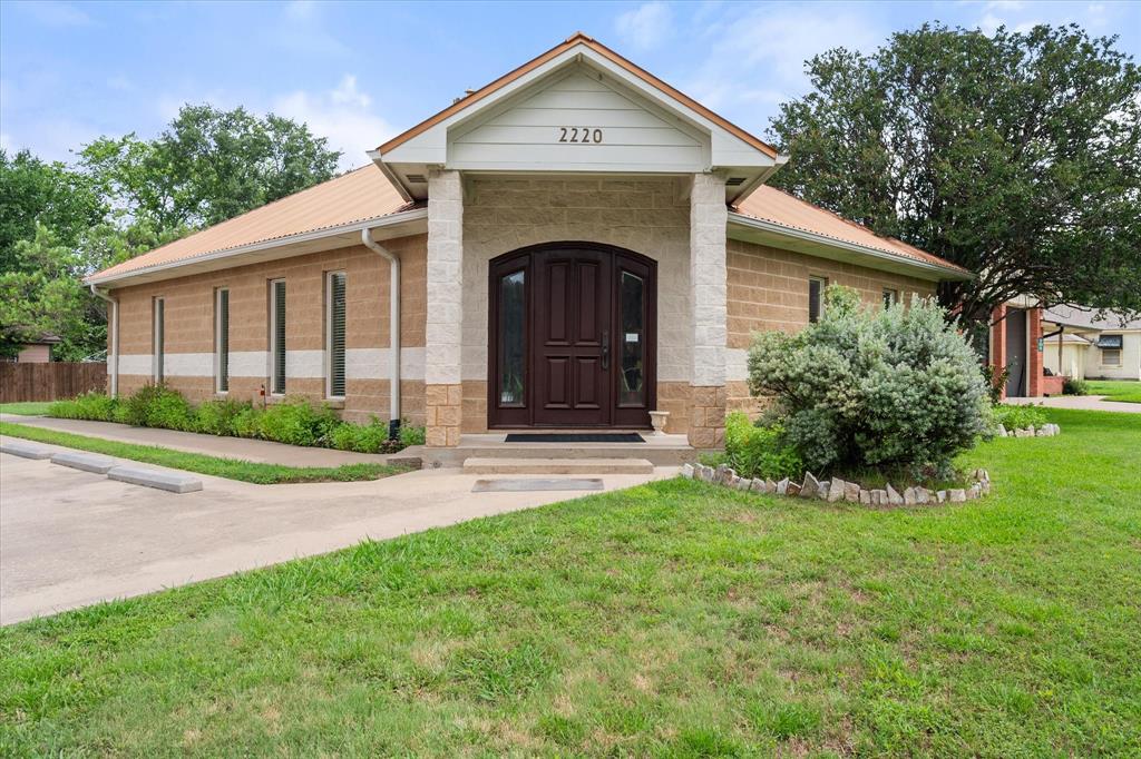 Corsicana - Commercial Sale