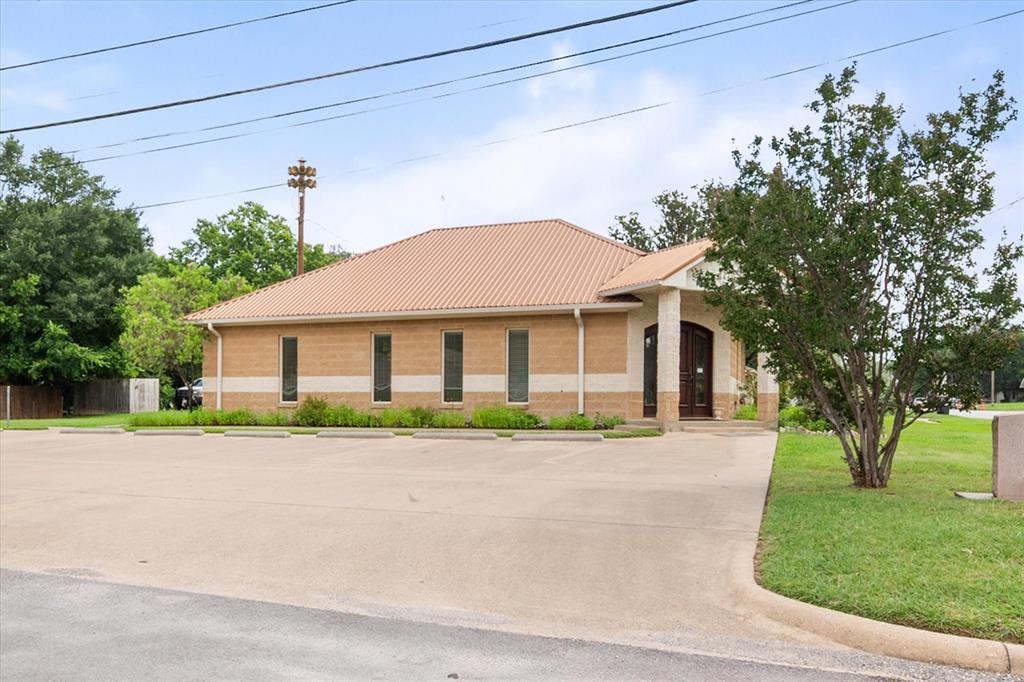 Corsicana - Commercial Sale