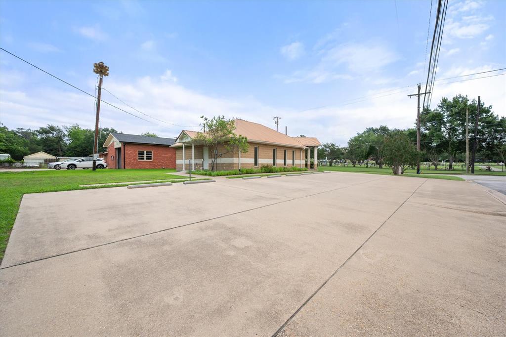 Corsicana - Commercial Sale