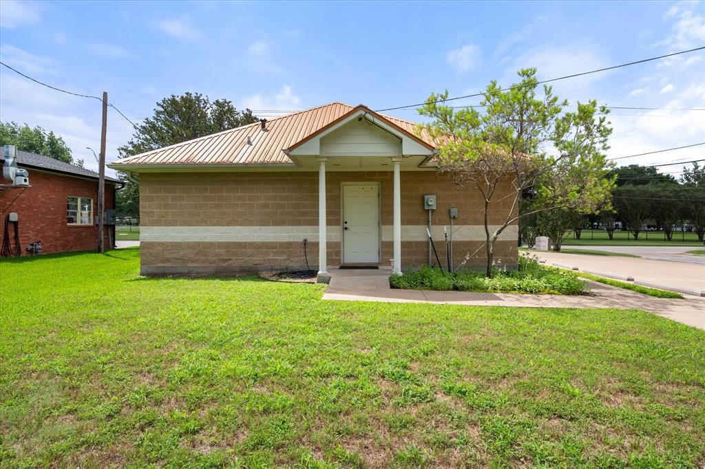 Corsicana - Commercial Sale