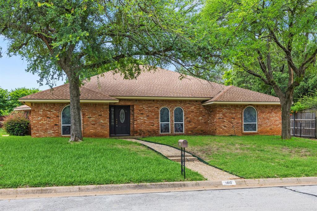 Well-maintained North Arlington home on a generously sized 0.31-acre lot featuring multiple living and dining areas, a remodeled kitchen and remodeled bathrooms, a striking stone fireplace, and a backyard pool. Conveniently located near shopping, dining, entertainment, and major commuter routes.