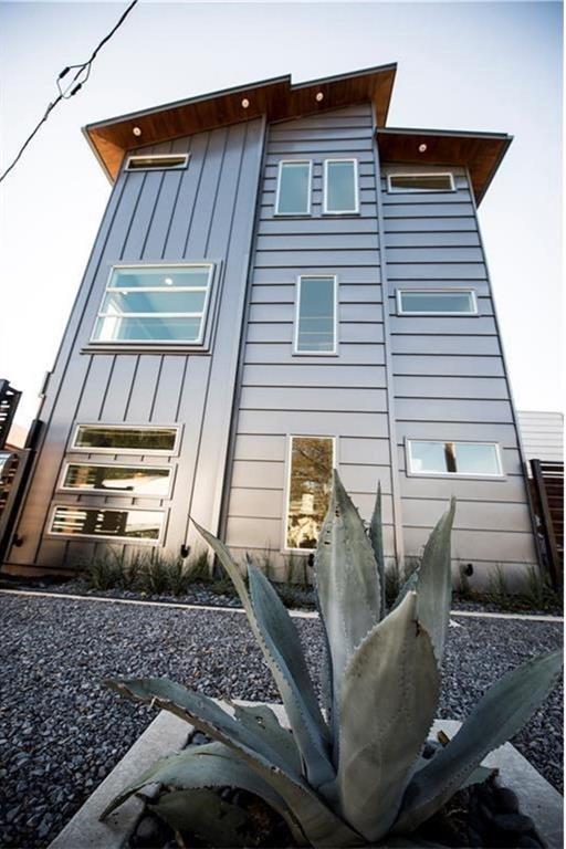 Available on March 1st, 2024
Washer-Dryer and Refrigerator included in the lease. 
New contemporary construction in East Village. 
3 bedroom with 2.5 bathroom.
All metal roof with front metal fascia. 
10 feet ceiling on second floor, 9 feet on 1st and third floor. 
All Quartz countertops, contemporary lights, all wood floors on 2nd and 3rd floor. 
Rain fall shower with glass enclosure, modern tub with free standing Faucet. 
Polished concrete on ground floor. 
Big patio area.
$100 monthly HOA for maintenance and common area upkeep.
