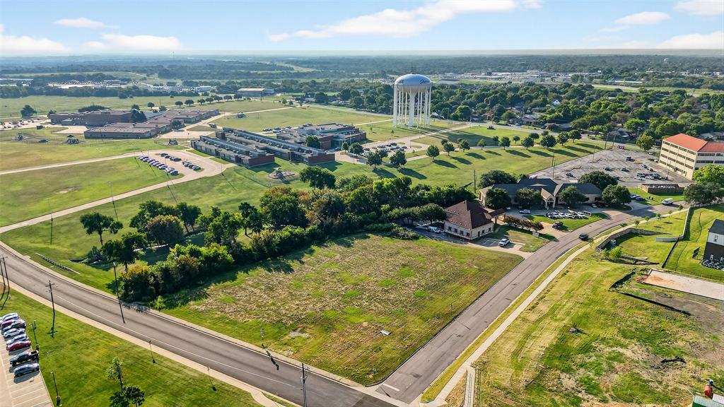 Gleckler Plaza - Land