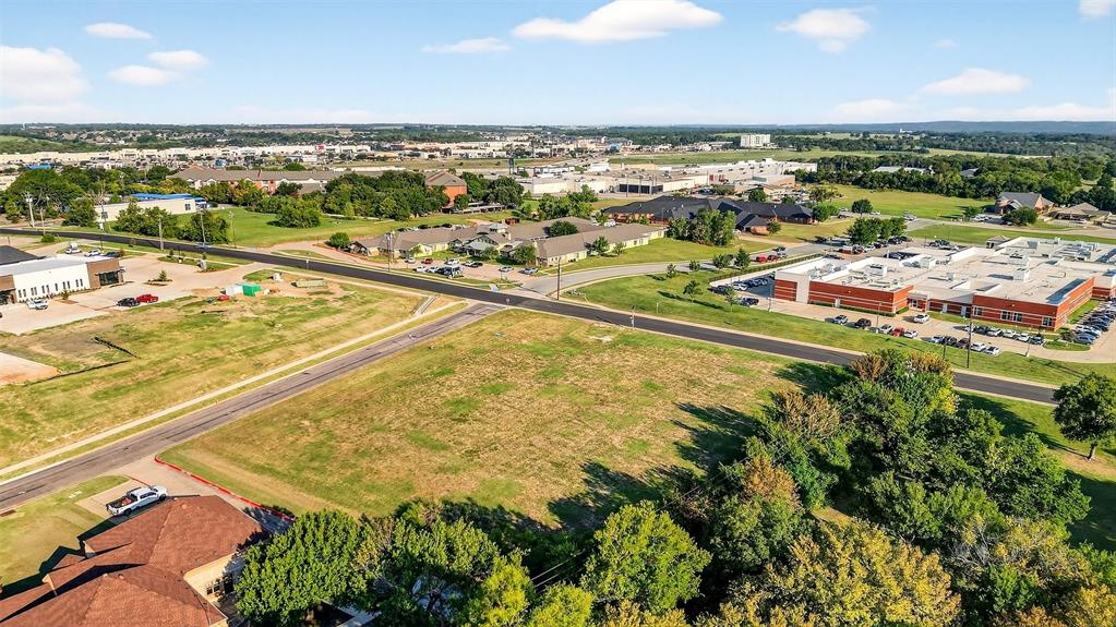 Gleckler Plaza - Land