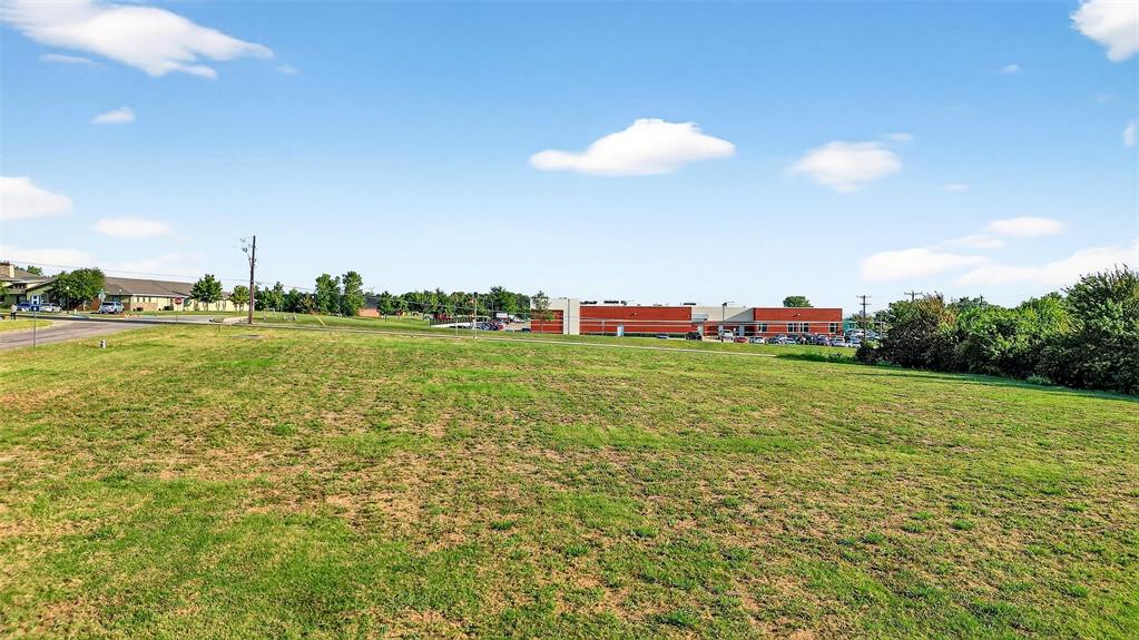 Gleckler Plaza - Land