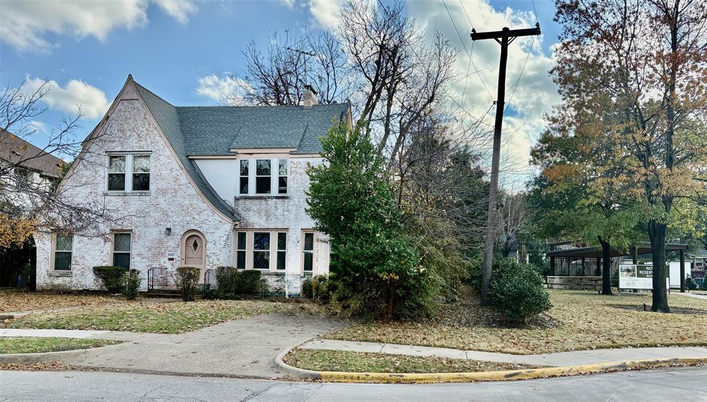 Fabulous sought after location in the heart of University Park. Multi Family 1 zoning!  Corner home next to Curtis Park and bottom of the cul-de-sac on the 3500 block of Westminster Ave. This is the whole duplex. 3527-3529 Westminster Ave.  Lot size 55X150
Steps away from: Newly renovated kids park, Tennis courts, Curtis Park Lake, University Park Elementary, Holmes Aquatic pool, Tom Thumb, and Snider Plaza.
