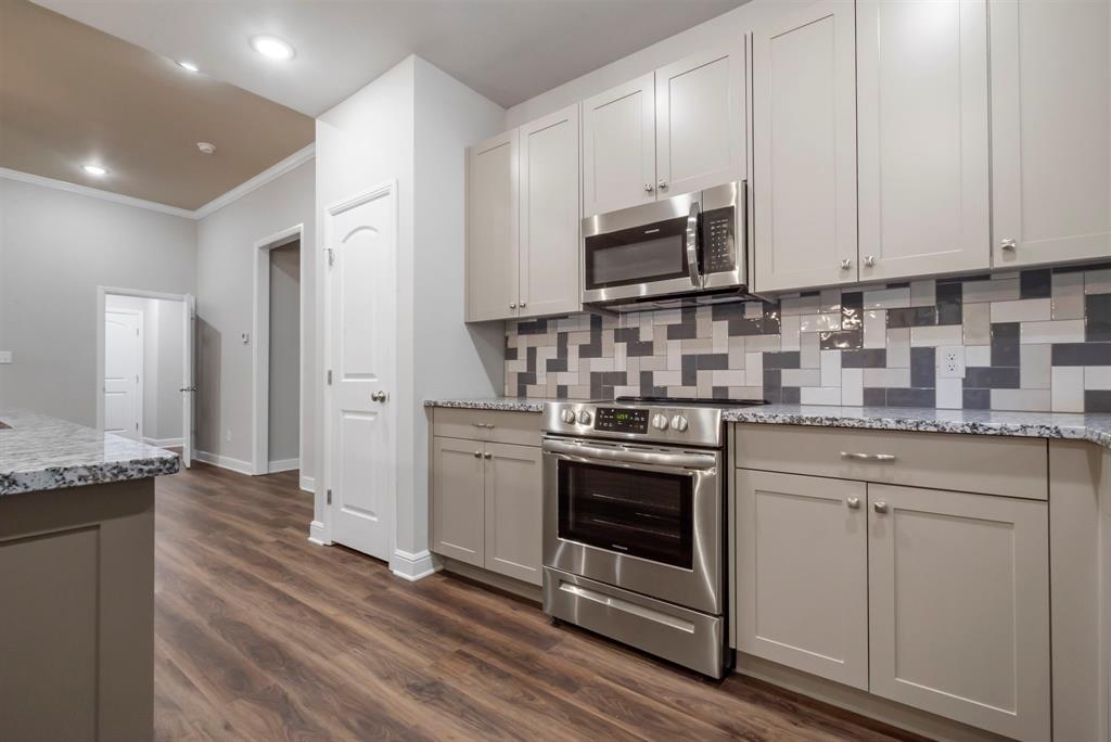 Oak Street Town Homes - Residential Lease