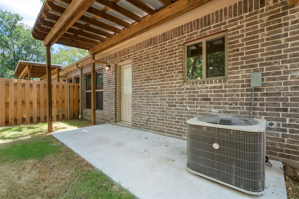 Oak Street Town Homes - Residential Lease
