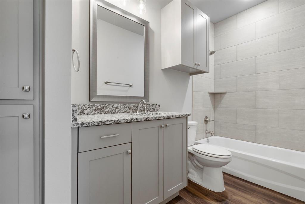Oak Street Town Homes - Residential Lease