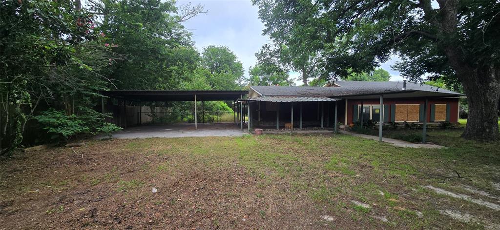 Three bedroom, two bathroom home in Eastwood Village on the west side of Granbury. Features include a covered front porch overlooking the tree shaded front lawn, carport and additional parking opportunities for RV and boat on the lot, large covered patio with owners suite patio door access and screened in area with hot tub to enjoy, dog run and kennel set area set up, small workshop area with electric. Living area with woodburning stove and great natural lighting. Island kitchen with abundant cabinetry.