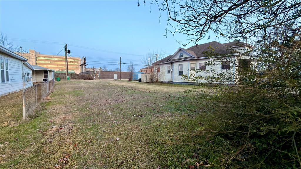 City Triggs Add - Land