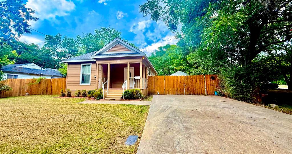 Perfect starter home in the heart of Kaufman! This charming 3-bedroom, 2-bath gem offers a functional single-story layout with over 1,200 sq ft of well-maintained living space. Recently updated with durable LVP flooring, fresh paint, and stone countertops, this home is move-in ready and ideal for first-time buyers or those looking to downsize. Enjoy a spacious primary suite with walk-in closet, a bright eat-in kitchen, and a cozy living area perfect for entertaining. Outside, the fenced backyard offers privacy for pets or play, plus a covered patio for weekend relaxing. Located just minutes from schools, parks, shopping, and major highways—no HOA and low taxes make this a smart buy. Schedule your tour today before it’s gone!!!