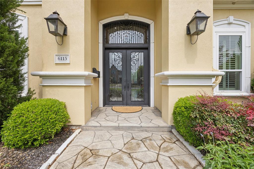 Royal Crest - Residential
