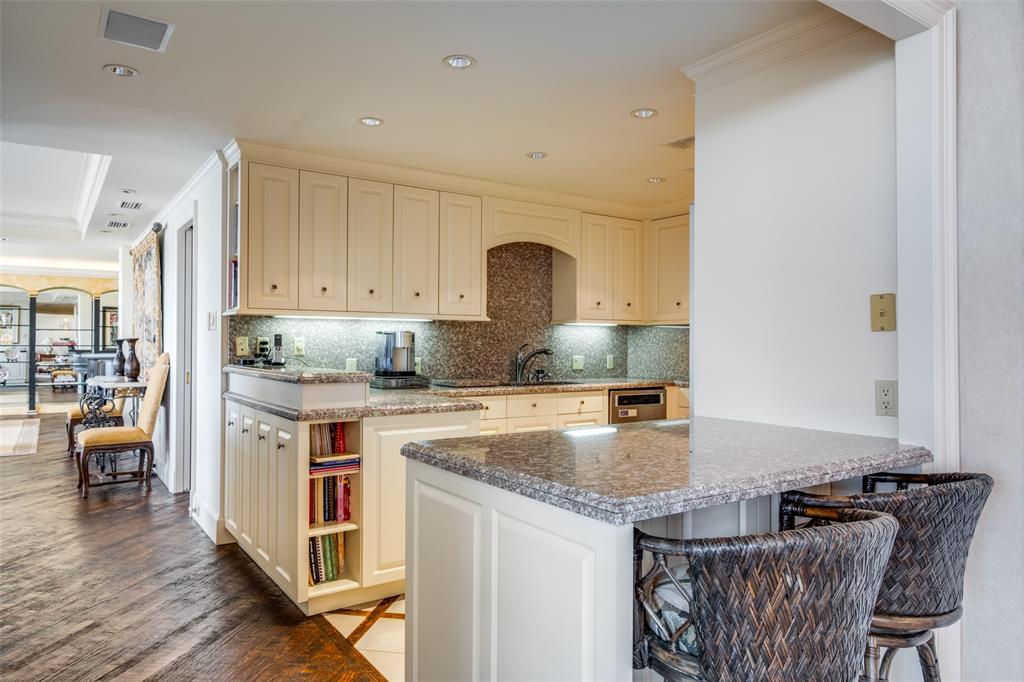 BONAVENTURE CONDOS - Residential