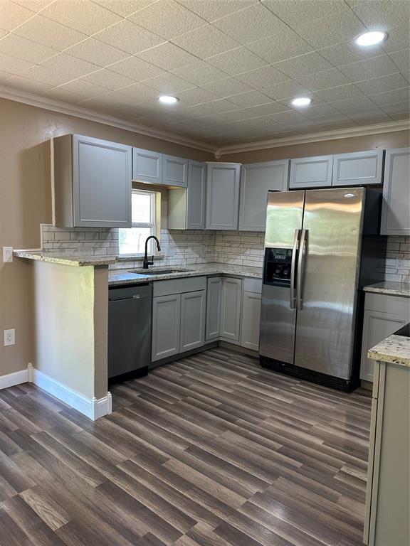 You will want to see this one in Wylie schools. You will find fresh paint throughout, updated ceiling fans and light fixtures. The kithchen has updated cabinets and granite countertops with a open floor plan.  Large back yard with covered patio.