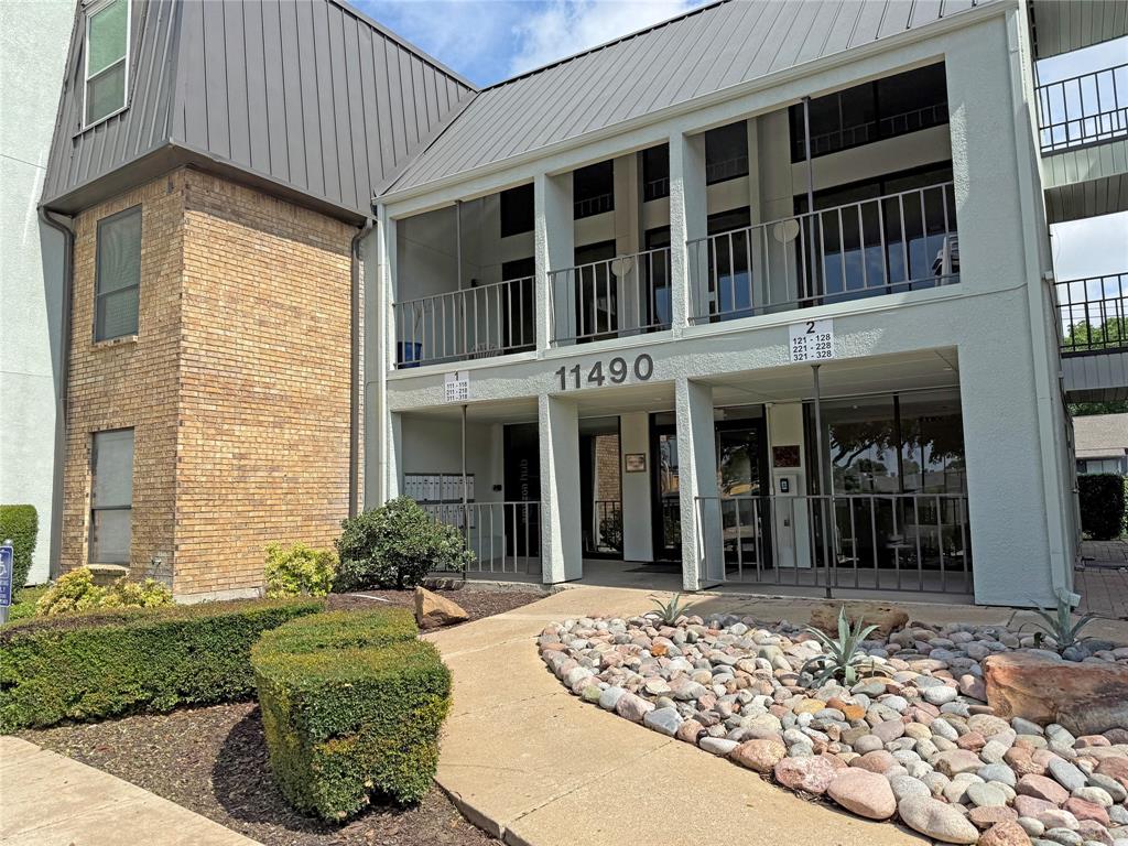 Welcome to this affordable priced condo in a gated community—a perfect choice for first-time buyers and savvy investors alike. Condo features split bedrooms each with own bath and a common living, dining and kitchen between the two.  This is perfect for a roommate situation! Nice, gated complex with community pool, tennis courts, clubhouse, etc. CASH or CONVENTIONAL financing only; no FHA or VA. All information deemed reliable but subject to buyer and buyer’s agent verification.