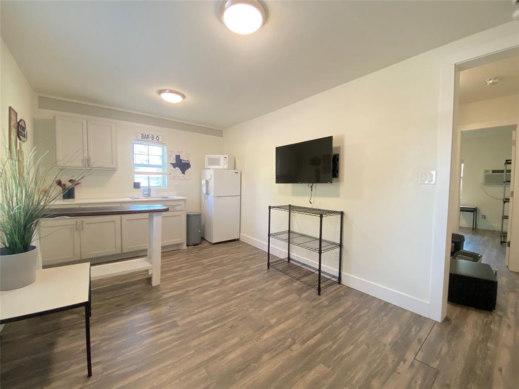 Dallas Land & Loan Cos Add 03 - Residential Lease
