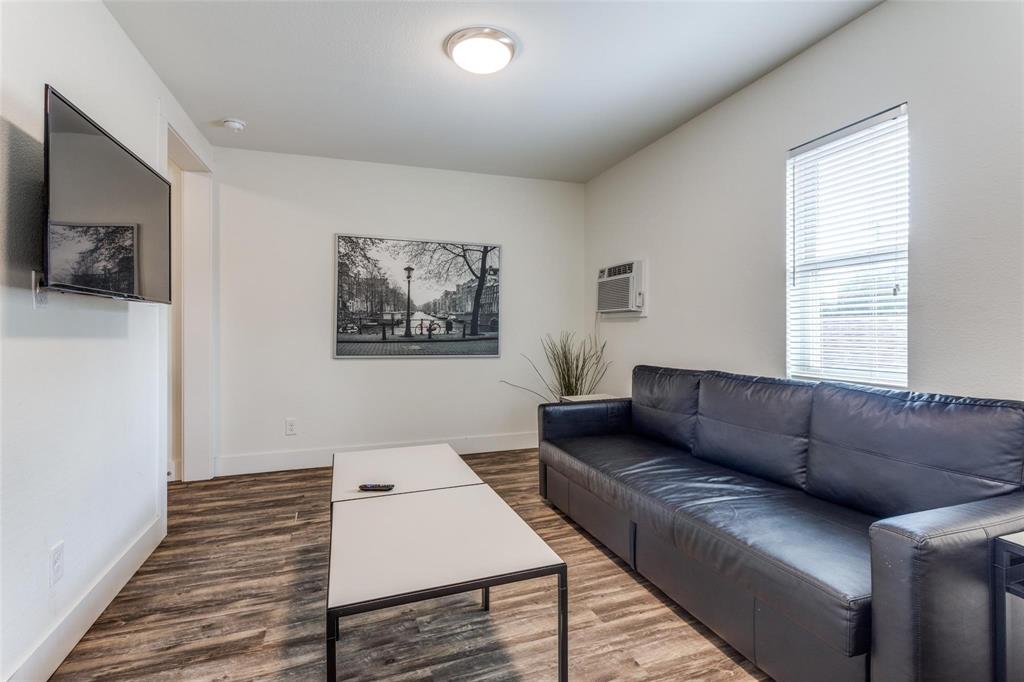 Dallas Land & Loan Cos Add 03 - Residential Lease