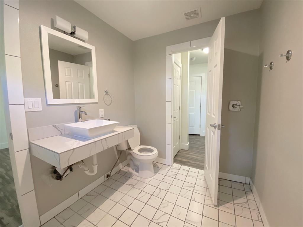Dallas Land & Loan Cos Add 03 - Residential Lease